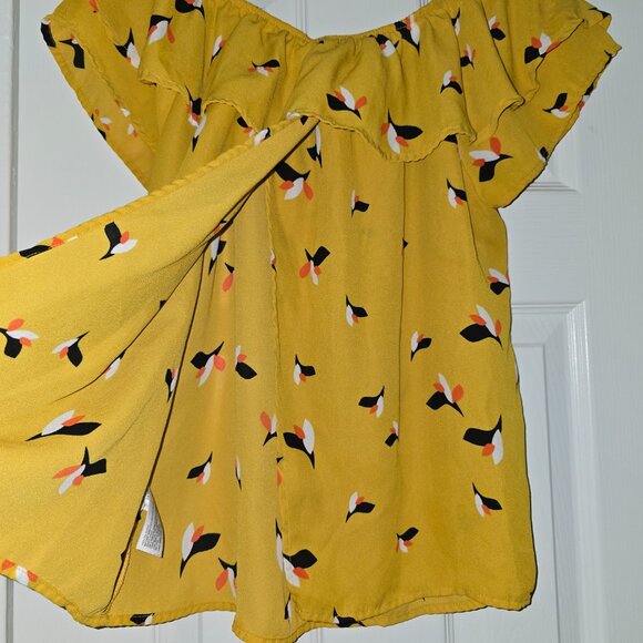 Xhilaration Off-Shoulder Blouse - Picture 2 of 5